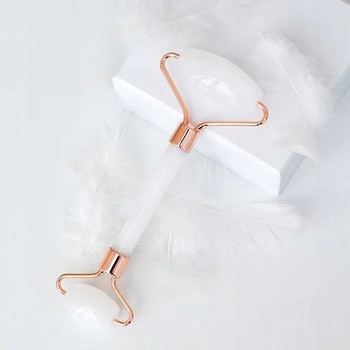 Bílý nefritový váleček pro masáž obličeje